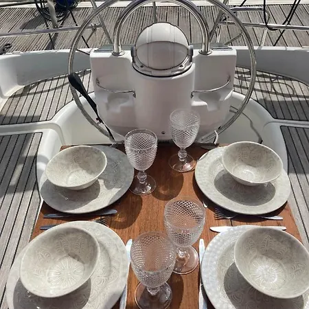 Sea Bloom - Sleep & Sail In Tejo Hotel Lisbon Exterior photo